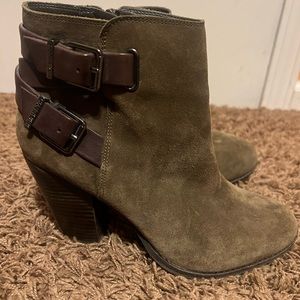 Gianni Bin olive NuBuck bootie. Size 8